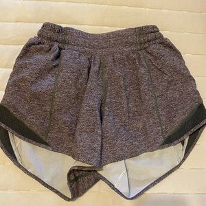 Lululemon Hotty hot Low Rise size 4